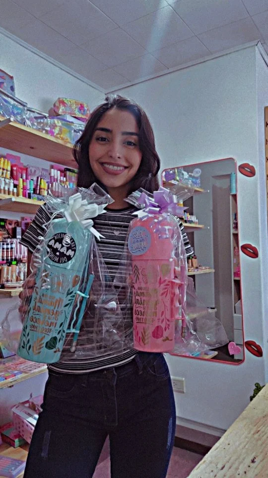 🌸💜Veni por tu regalito para Mamá💜🌸
•
•
•
•
#diadelamadre #diadelamadreushuaia #genamacosmeticos #autocebante #botella #ushuaiamaquillaje #paratiiiiiiiiiiiiiiiiiiiiiiiiiiiiiiiiii #viral #viralreels #fyp #fypシ