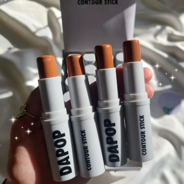 🥀🤎𝐂𝐎𝐍𝐓𝐎𝐑𝐍𝐎 𝐒𝐓𝐈𝐂𝐊 𝐃𝐀𝐏𝐎𝐏🤎🥀
 🤎🤎🤎🤎🤎
•Ya Disponibles en la Web

#contour #contorno #dapop #stick #makeup #contornodapop #dapopcosmeticos #fyp #viral #parati #genamacosmeticos #maquillaje