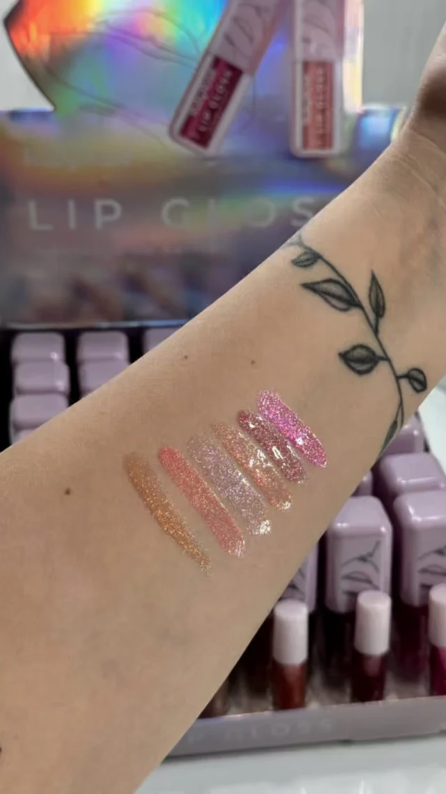 💗🌸Lip Gloss Ruby Rose🌸💗 Con manteca de Karité & Vitamina E💫
Original🇧🇷 
No pueden ser mas lindos😍 y tienen un aroma delicioso💋
¿Vos con cual te quedas?😌

✅Ya disponibles en nuestra Tienda Online

🚗Realizamos Envios
📌Godoy 175
📲2901495230
•
•
•
•
#gloss #rubyrose #glossrubyrose #makeup #genamacosmeticos #lucitubelleza #ushuaia #paratiiiiiiiiiiiiiiiiiiiiiiiiiiiiiii #fypシ #productoviral