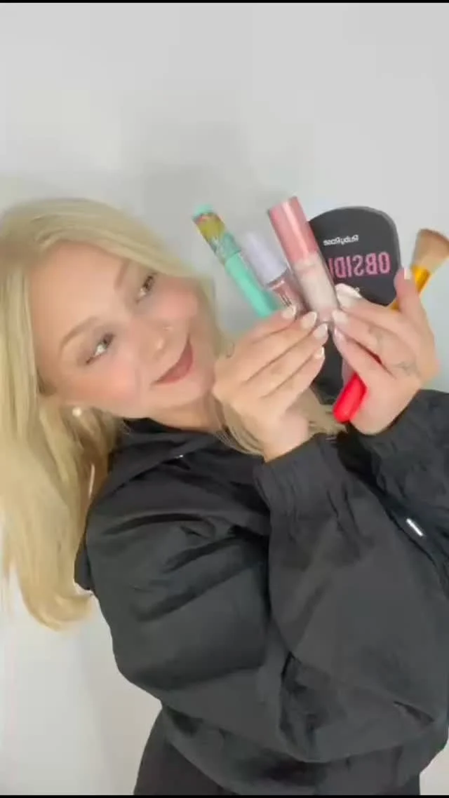 ❤️‍🔥💋Sabado de Makeup💋❤️‍🔥

Nuestra hermosa @pia.pressacco te muestra los productos infaltables de Ruby Rose  para un makeup sencillo y rapido y por supuesto disponibles en GenaMá💜
Amamossss🫦✨️ 

#makeup #rubyrose #mascaratropico #correctorfeelsrubyrose #tintarubyrose #genamacosmeticos
#parati #fyp #reelsinstagram